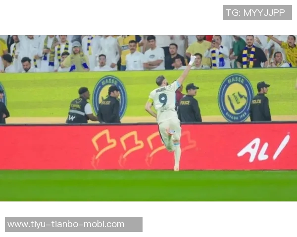 本泽马社交媒体庆祝战胜利雅得胜利强调团队承诺与重要胜利 本泽马社交媒体庆祝战胜利雅得胜利强调团队承诺与重要胜利