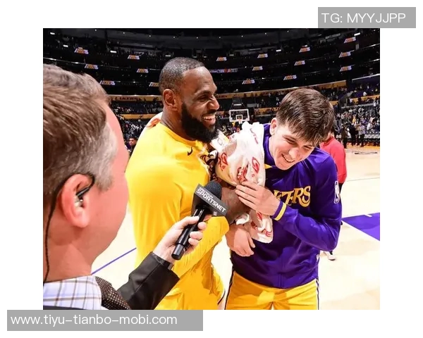 詹姆斯助力落选秀里夫斯展现团队精神乔丹科比难以做到的无私行为