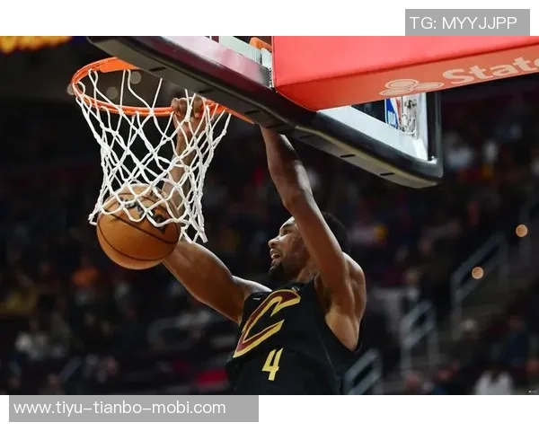 小莫布里半场表现出色7投4中贡献11分4篮板1助攻1盖帽